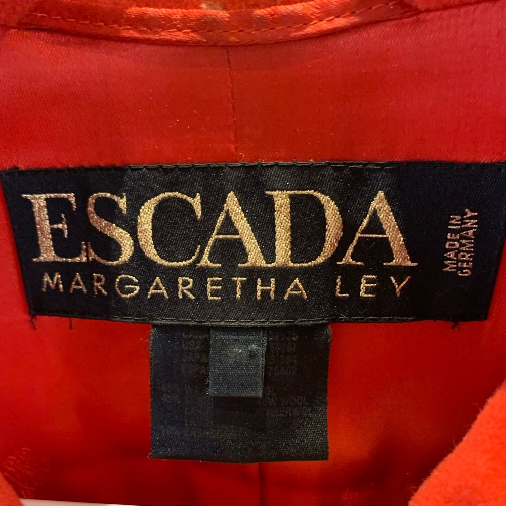 Vintage Escada Blazer - Picture 3 of 3